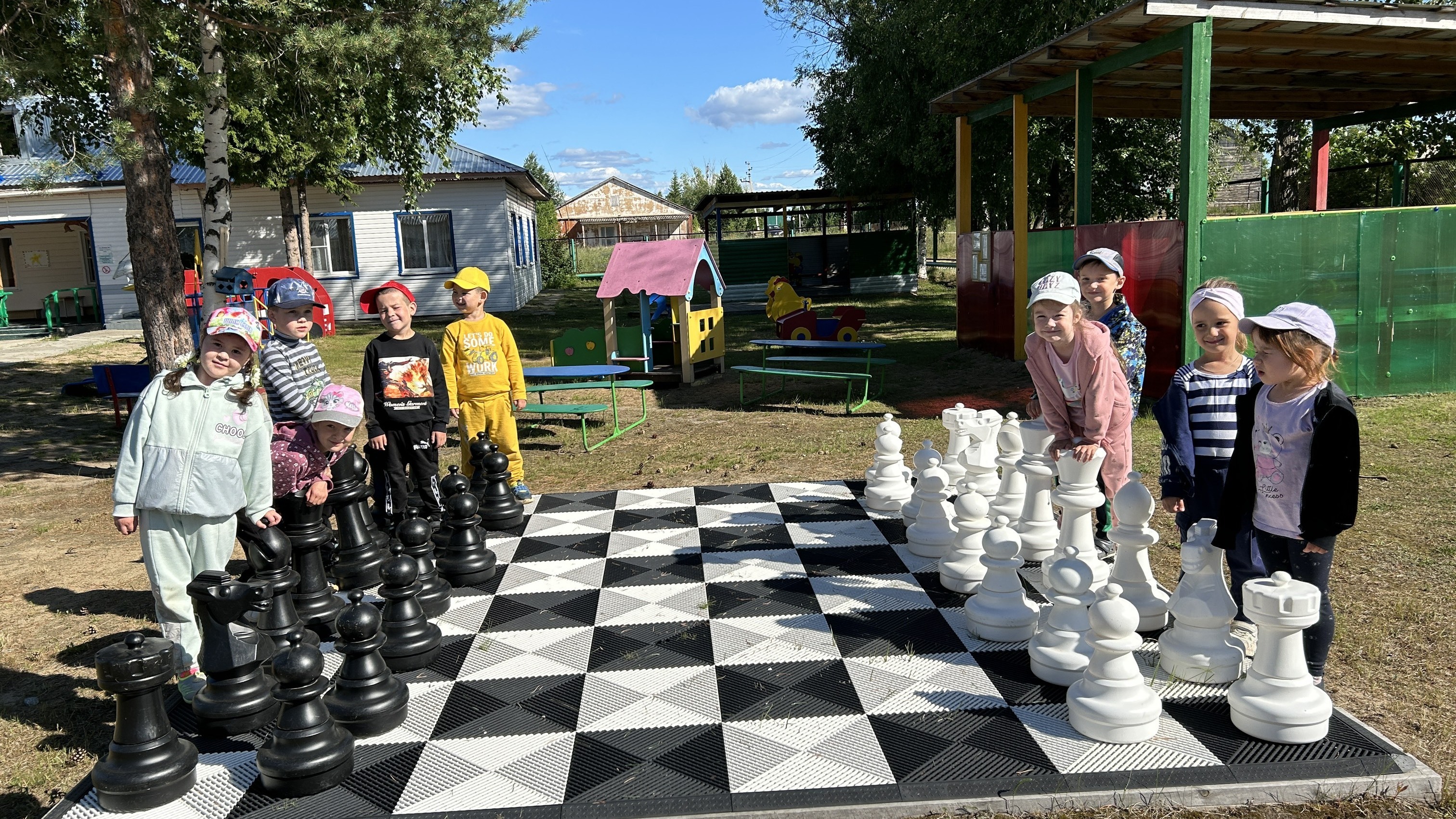 Здесь мы живём, учимся, взрослеем